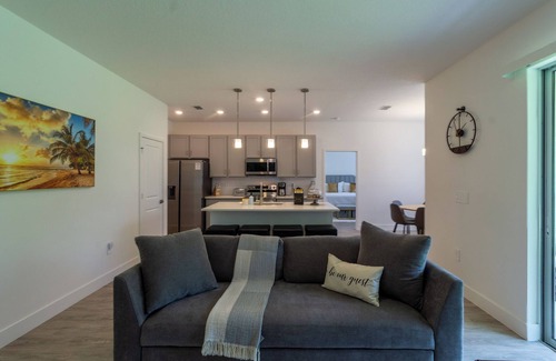 North Port House | Home away from home in Sunshine State escape!