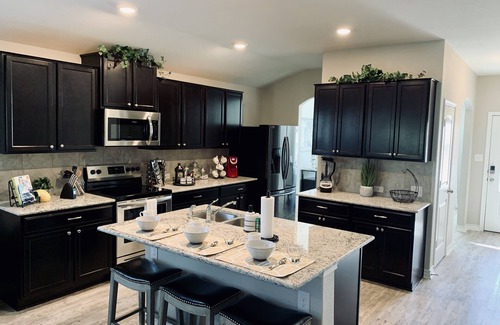 Southside House | Home away from Home-Lackland Graduation *BMT*/Sea World & Six Flags Family Vaca
