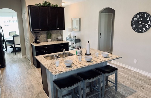 Southside House | Home away from Home-Lackland Graduation *BMT*/Sea World & Six Flags Family Vaca