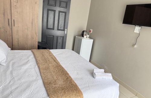Emalahleni Bed & Breakfast | Home Away Nest B&B