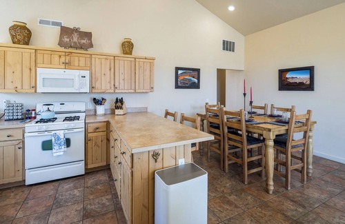 Moab South Valley House | Home by Parks & Downtown | Pool Access + Hot Tub!