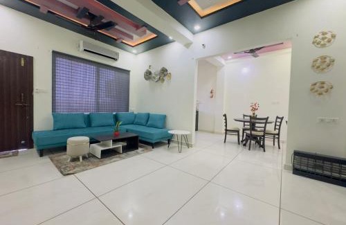 Ujjain Apartment | Home Escape 2BHK Casa Near Mahakal - City Centre