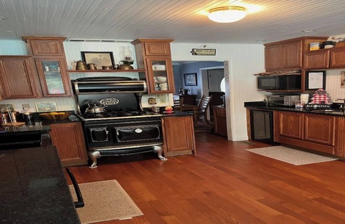 Fayetteville House | Home For The Holidays.