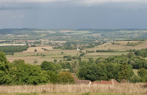 Charny House | Home From Home - Perfect For All Seasons - Large Village House & Large Gardens