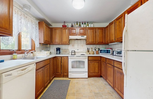 Dennis House | Home in a bayside neighborhood with 2 large decks - walk to beaches