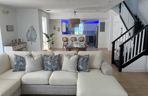 Alice Town House | Home in Bailey Town, Bimini Bay- North Bimini Optional Golf Cart and 43' Slip