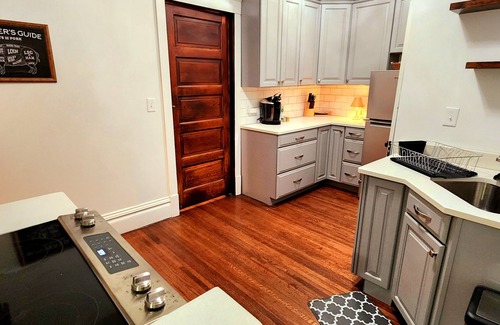 Ottawa House | Home in downtown Ottawa! A quick walk to restaurants and close to Starved Rock.