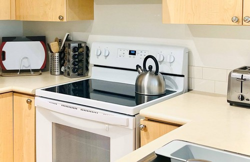 South Surrey Apartment | Home in White Rock