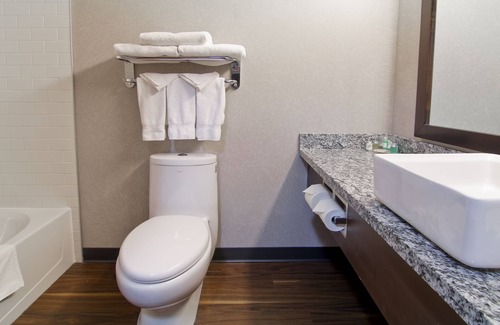 Regina Hotel | Home Inn and Suites Regina Airport