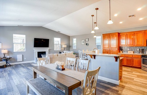 Santa Rosa House | Home near local wineries & the Russian River!