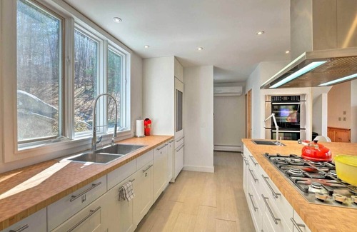 Manchester Center House | Home on 40 Acres with Pinball in Game Room