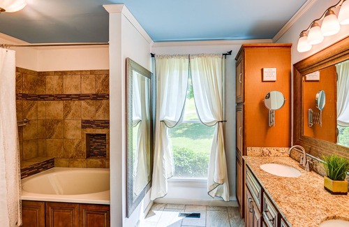 Whites Creek House | Home on 7.5 Acres: Hike On-Site + 9Mi to Nashville