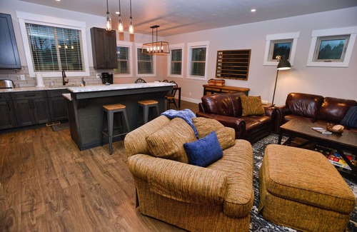 McCall House | Home on the Range - Premium Golf Course Home - Pet Friendly - Upgraded Finishes