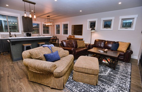 McCall House | Home on the Range - Premium Golf Course Home - Pet Friendly - Upgraded Finishes