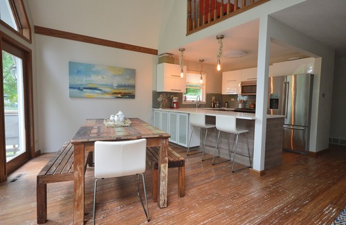 Montague House | Home On White Lake With Private Frontage, Sleeps 10, Modern Kitchen