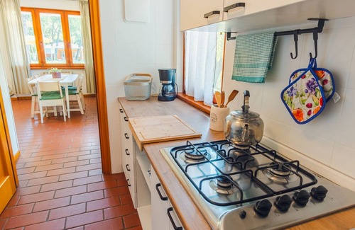Costermano House | Home-Pool view-Private Bathroom-Apartment-lago di garda giardino