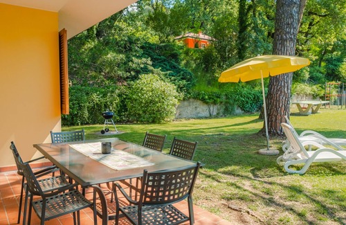 Costermano House | Home-Pool view-Private Bathroom-Apartment-lago di garda giardino