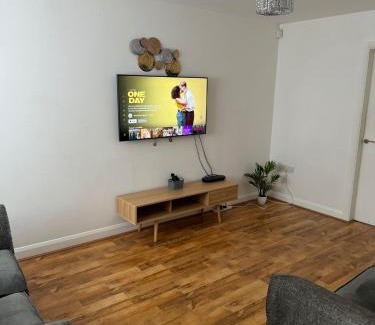 Manchester House | Home Sleeps5-Netflix-parking-near City Centre-Etihad-Coop Live