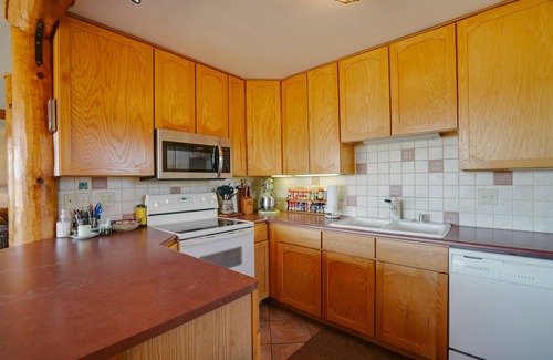 Angel Fire House | Home with sweeping views of the Moreno Valley and Wheeler Peak