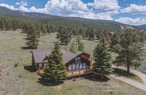 Angel Fire House | Home with sweeping views of the Moreno Valley and Wheeler Peak