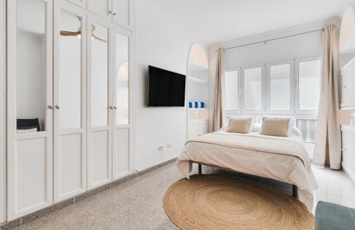 Las Palmas de Gran Canaria Apartment | Home2Book Bright Beachside Studio Las Canteras
