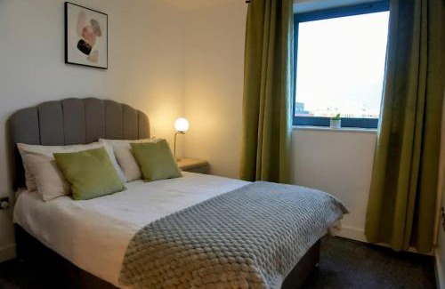 Sheffield Apartment | Home2Home 2 bedroom & 2 bathroom central Apartment with FREE PARKING near University and Hospital