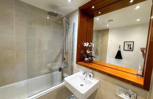 Cambridge Apartment | Home2home - Mill Park