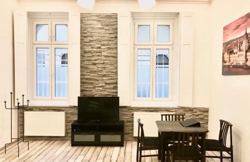 Palace District Apartment | Homelike luxury flat on Gyulai Pál