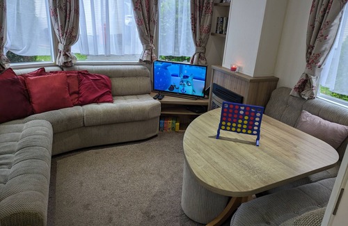 Isle of Portland Ski Chalet | Homely 2 bed Caravan in Portland Dorset