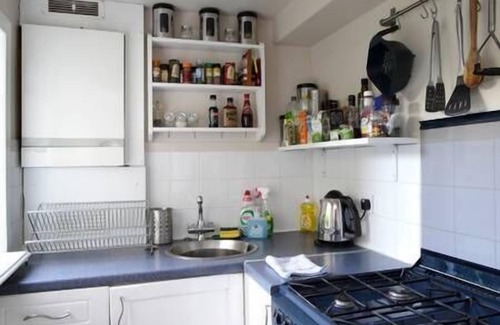 Bonnington Apartment | Homely 2BD Flat with Garden in Central Edinburgh