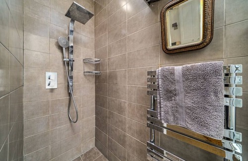 Chelsea Apartment | Homely 2bed 2bath Chelsea