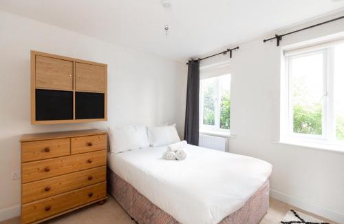 Stoke-on-Trent Apartment | Homely 4BD Townhouse - Next to Hanley Park