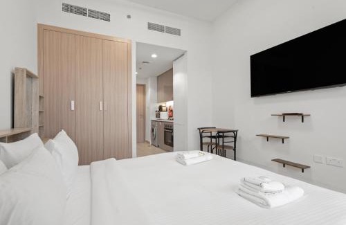 Dubai Apartment | Homely Bliss Studio in Azizi Riviera