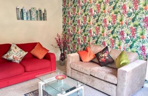 Cambridge Apartment | Homely & Cosy 3 Bed Birch Close House with Free Parking, Garden & Sleeps 8