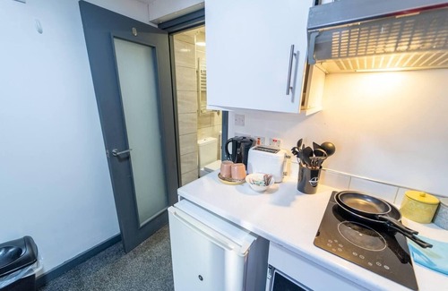 Selly Oak Apartment | Homely Studio next to City Centre