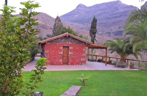 San Bartolome de Tirajana House | Homerez - House 15 km away from the beach for 4 ppl. with jacuzzi and garden