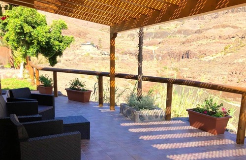 San Bartolome de Tirajana House | Homerez - House 15 km away from the beach for 4 ppl. with jacuzzi and garden