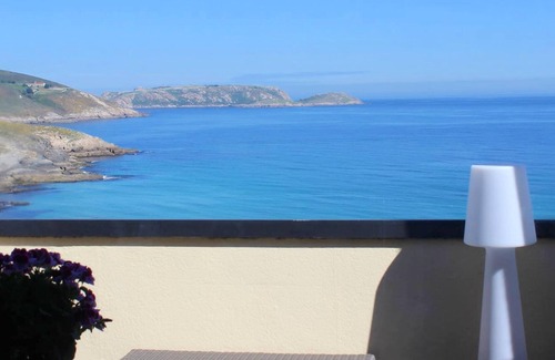 Malpica de Bergantinos Apartment | Homerez - 10 m away from the beach! Big appartement for 13 ppl. at Malpica