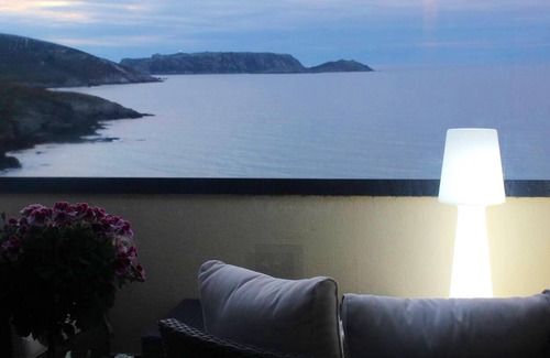 Malpica de Bergantinos Apartment | Homerez - 10 m away from the beach! Big appartement for 13 ppl. at Malpica
