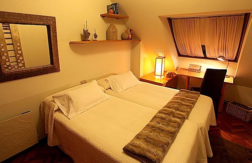 Malpica de Bergantinos Apartment | Homerez - 10 m away from the beach! Big appartement for 13 ppl. at Malpica