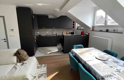 Upper Town Apartment | Homerez - Apartment Saint-Josse