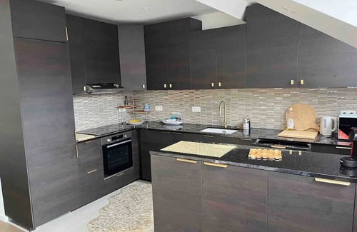 Upper Town Apartment | Homerez - Apartment Saint-Josse