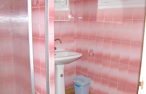 Neris-les-Bains Apartment | Homerez - Amazing apartement for 3 ppl. with garden at Néris-les-Bains
