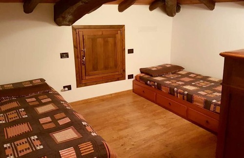 Monte San Pietro Apartment | Homerez - Apartement for 4 ppl. with shared pool and spa at Monte San Pietro