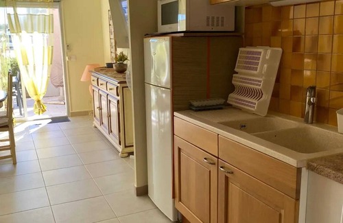 Aigues-Mortes Apartment | Homerez - Apartment Aigues-Mortes