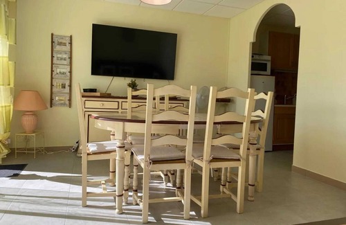 Aigues-Mortes Apartment | Homerez - Apartment Aigues-Mortes
