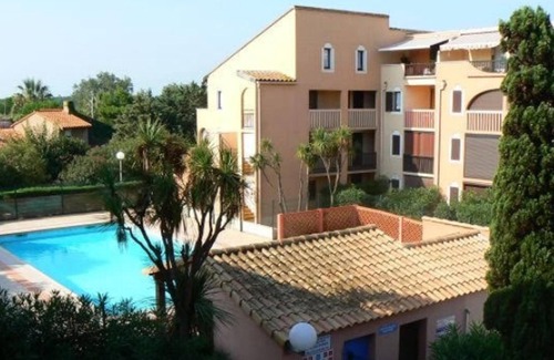 Les Arenes Apartment | Homerez - Appartement 900 m away from the beach for 4 ppl. with shared pool