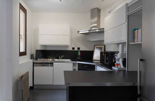 Saint Nicolas - Charles III - Ville vieille - Trois Maisons - Leopold Apartment | Homerez - Apt facing Nancy Cathedral