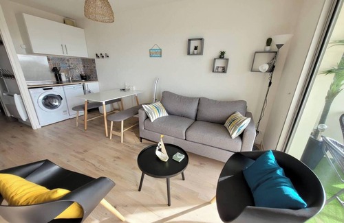 Saint-Jean-de-Monts Apartment | Homerez - Apt - St-Jean-de-Monts, Sea View