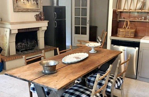 Marsillargues House | Homerez - Charming House in Marsillargues with Garden